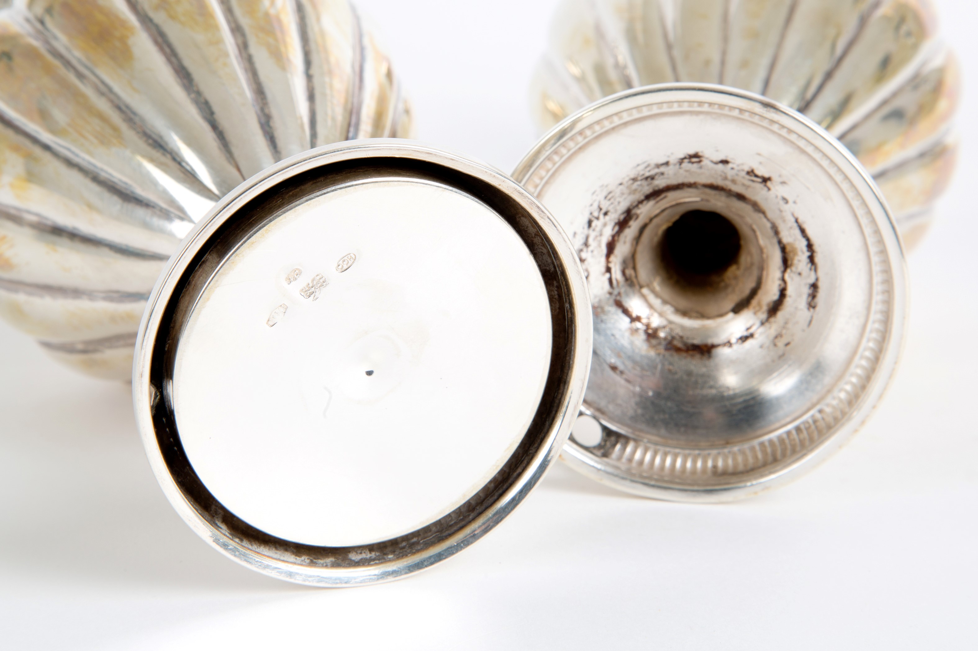 Due vasetti in argento