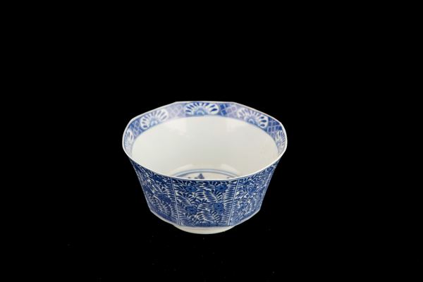 Bowl with floral motifs