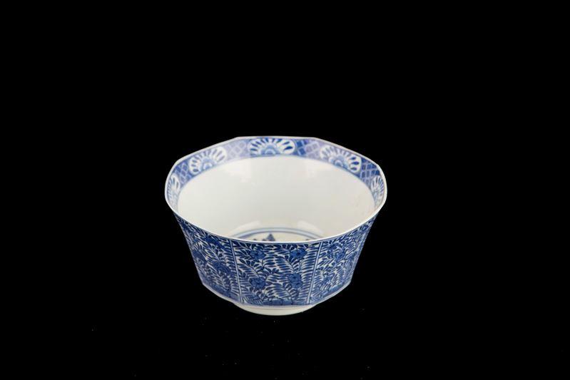 Ciotola a motivi floreali