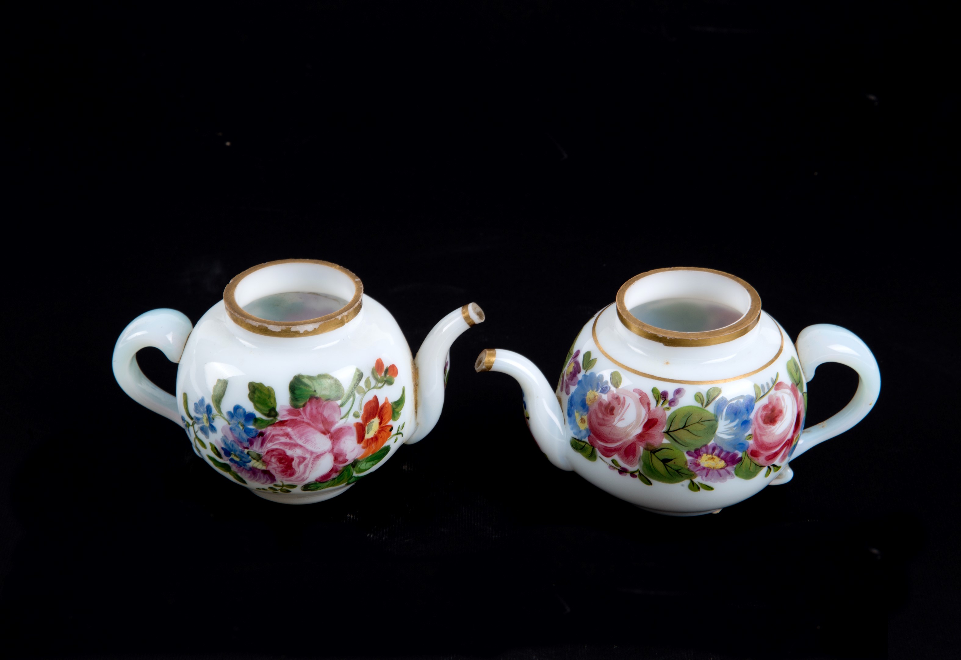 Coppia di piccole teiere in vetro