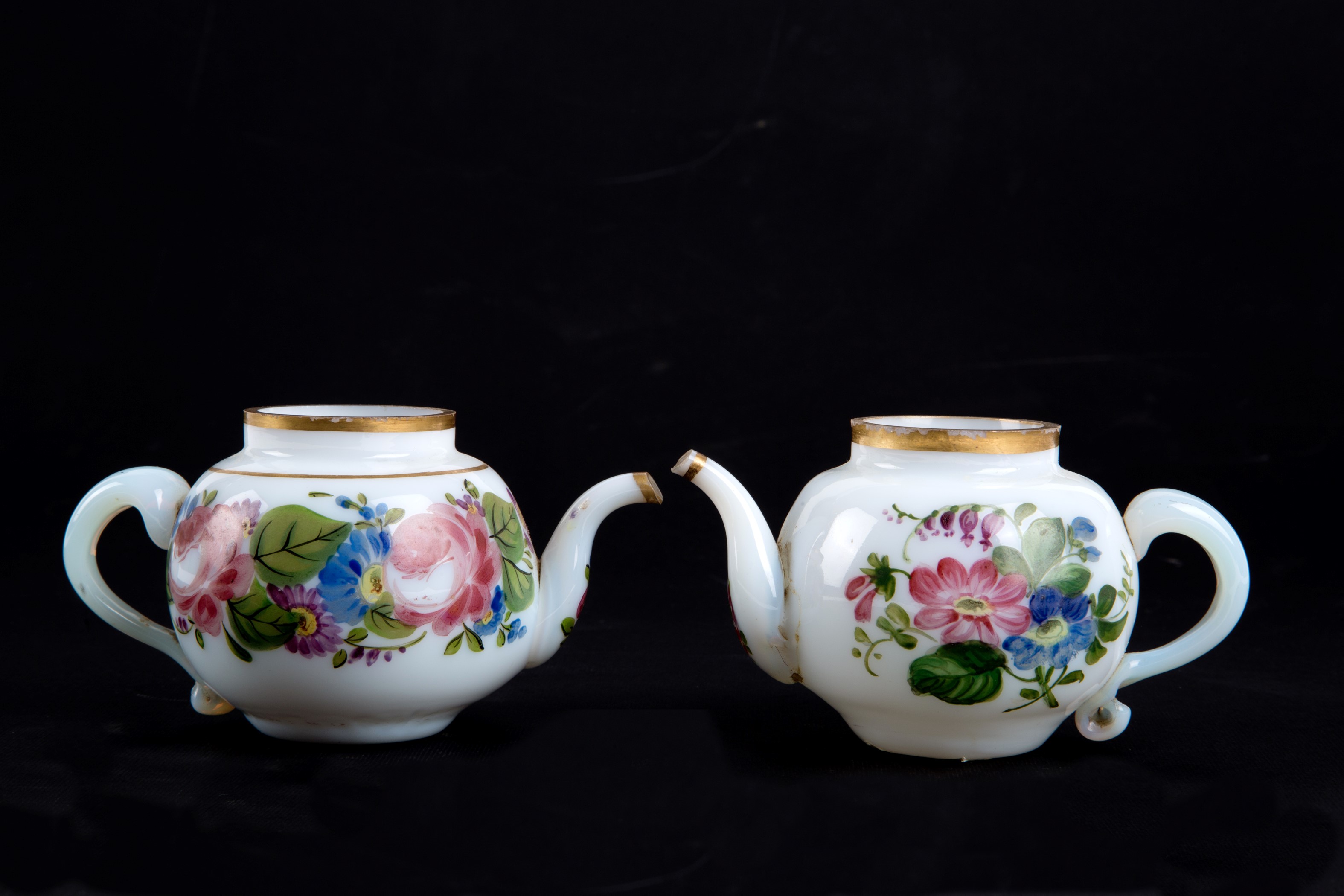 Coppia di piccole teiere in vetro