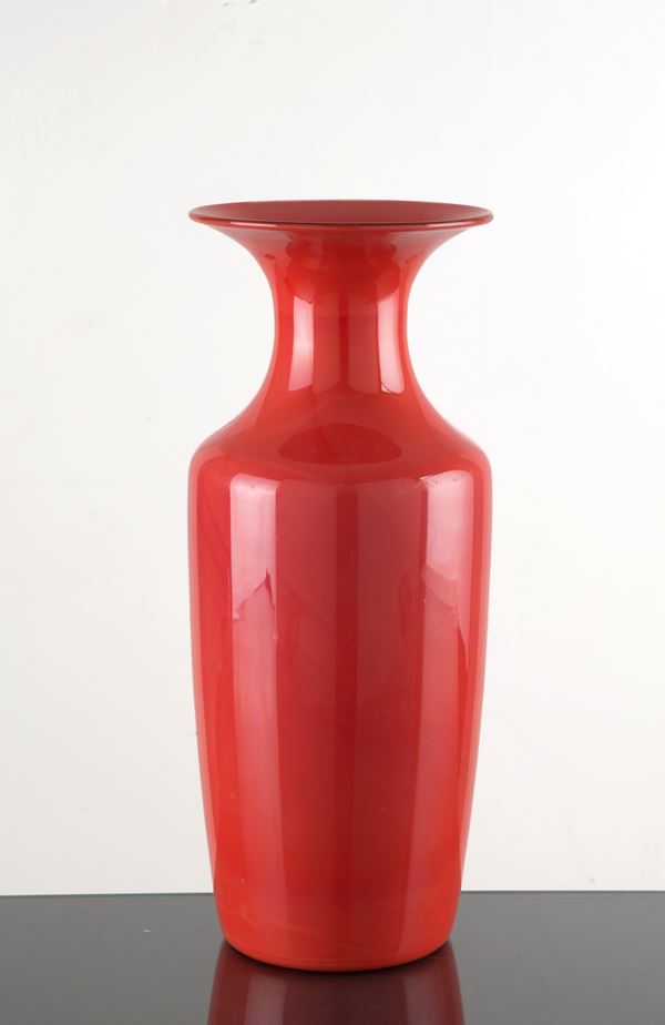 Vaso in vetro rosso. VENINI