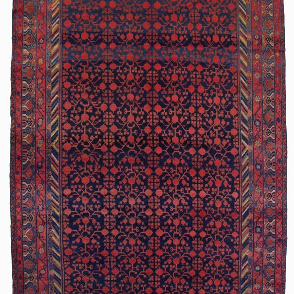 Khotan carpet with pomegranate design. East Turkestan  - Auction MILANO DECOR - Antiques, Fine Art,  Carpets, Photographs & Design Auction (n. 92) - Viscontea Casa d'Aste