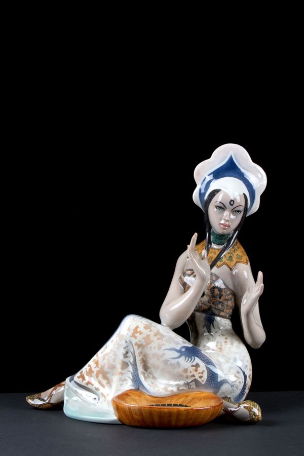 Scultura "RAGAZZA ORIENTALE"