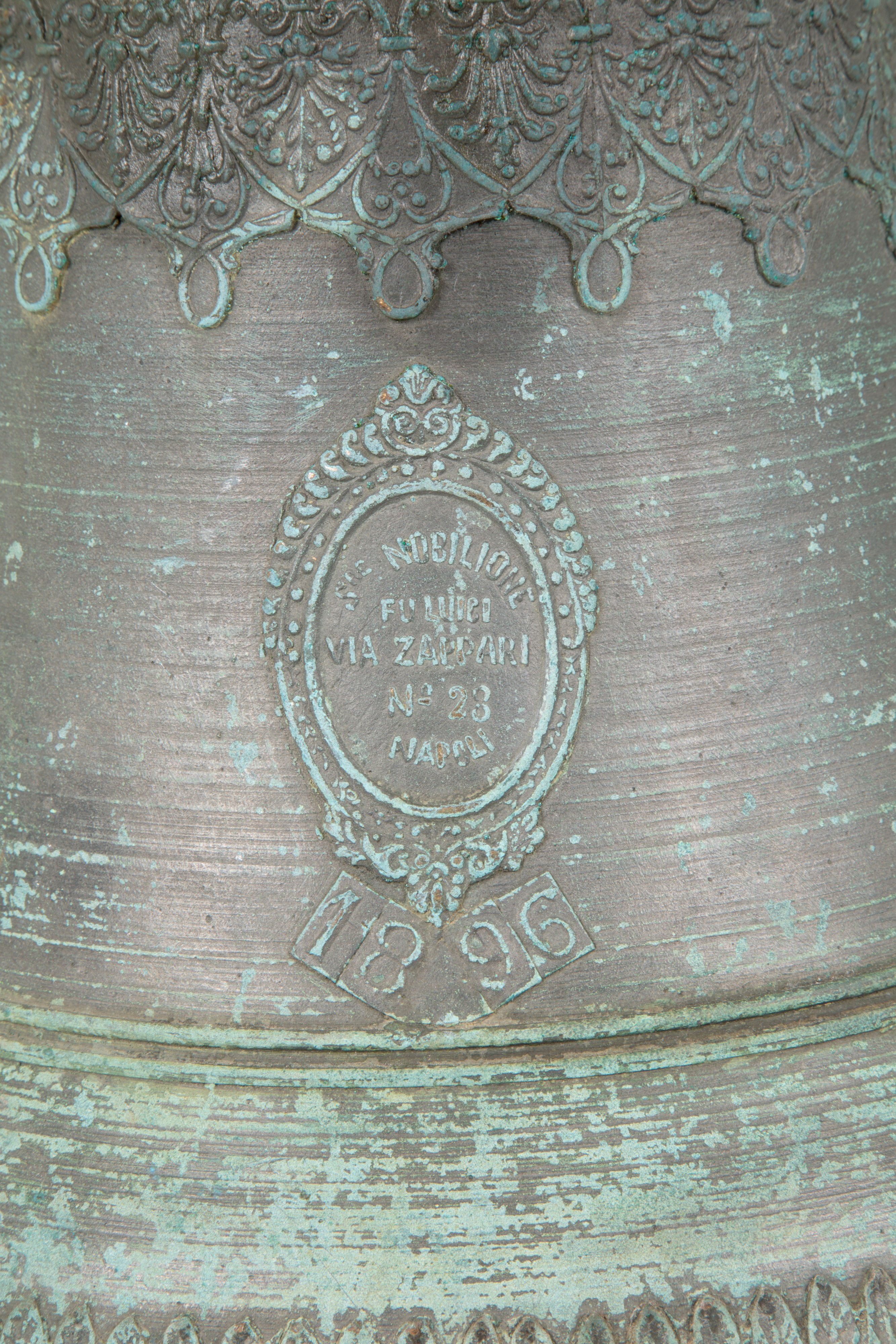 Campana firmata SALVATORE NOBILIONE