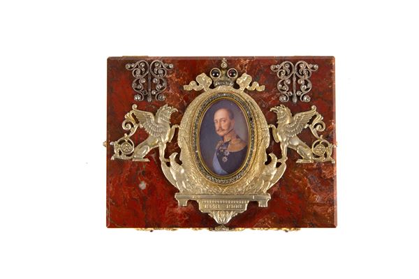 Scatoletta portagioie in pietra dura - Asta MILANO DECOR - Antiques, Fine  Art, Carpets, Photographs & Design Auction (n. 92) - Viscontea Casa d'Aste