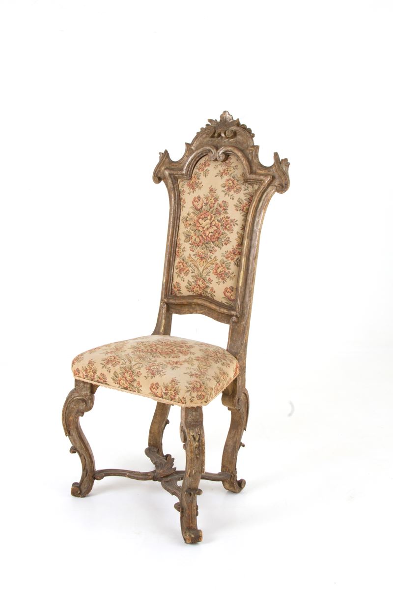 Importante sedia in legno