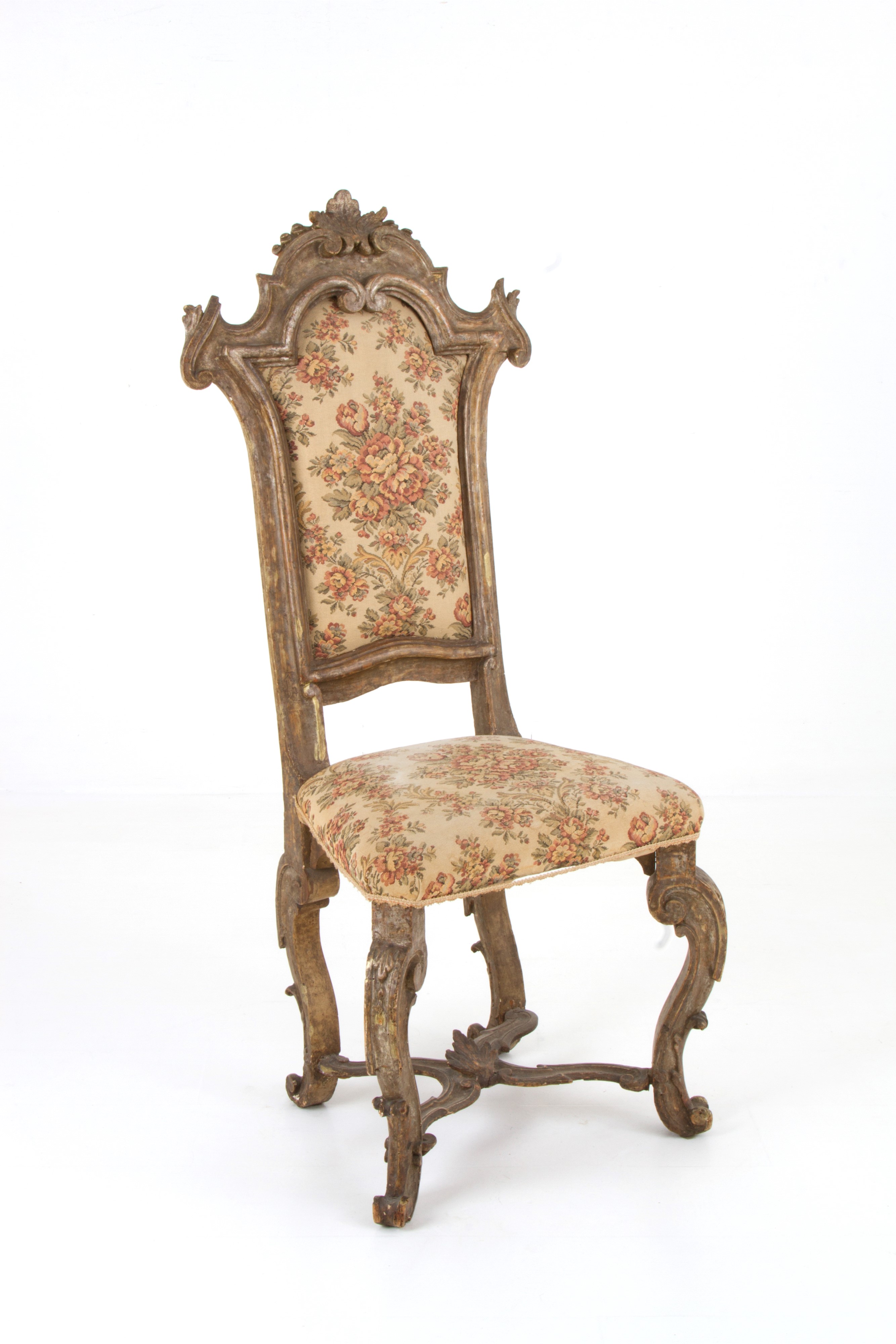 Importante sedia in legno