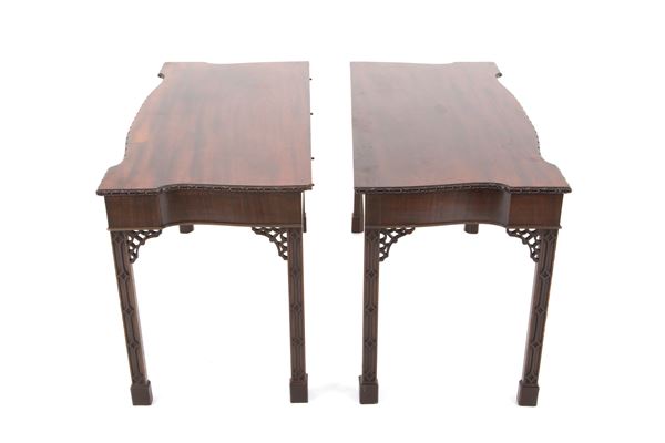 Coppia di consolle Chippendale