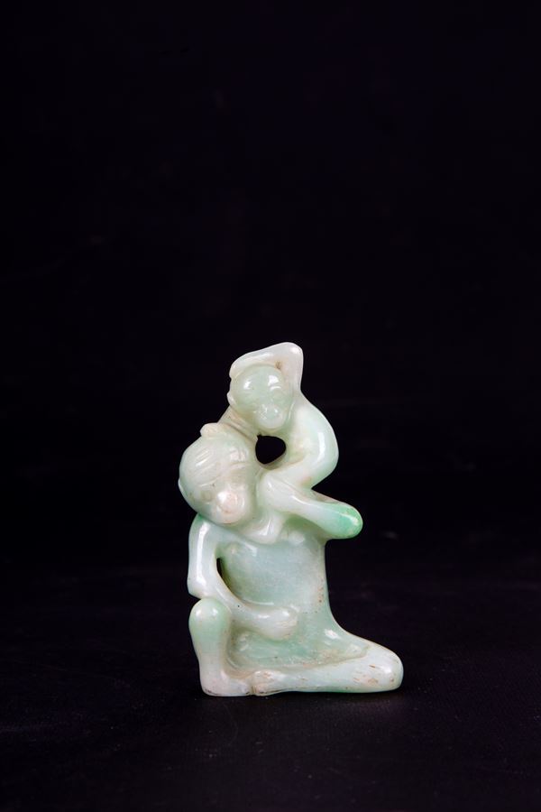 Scultura in giada "DUE SCIMMIE"