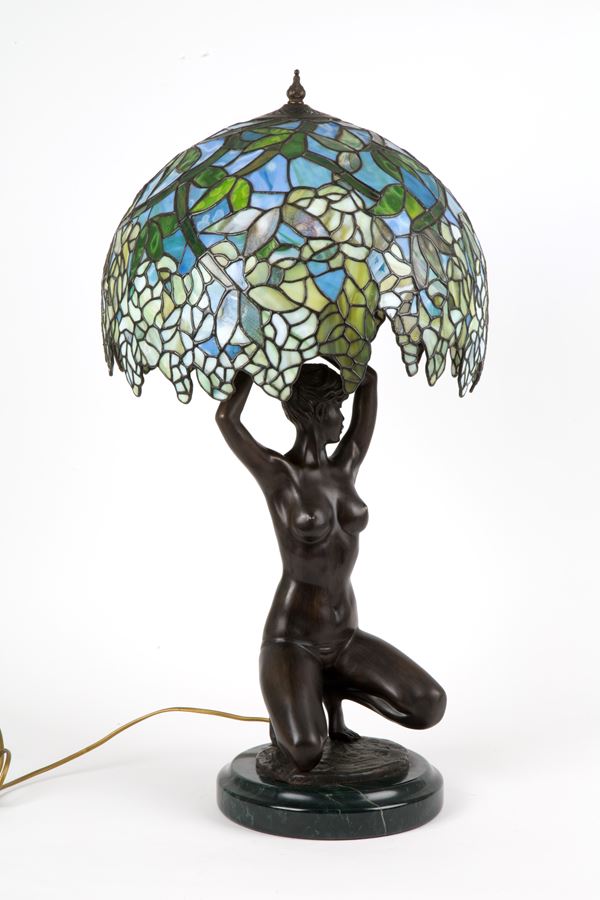 Lampada da tavolo in bronzo