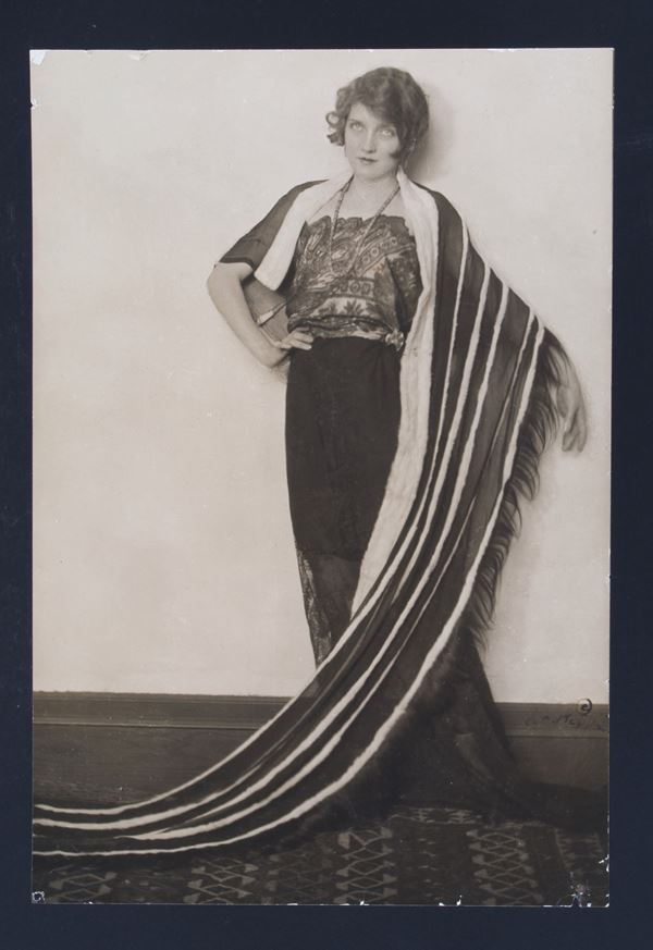 EMIL OTTO HOPPE - "FIGURA FEMMINILE, NEW YORK"
