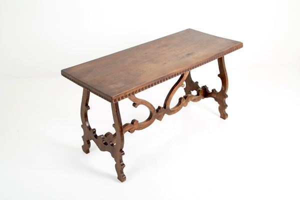 Lyre table