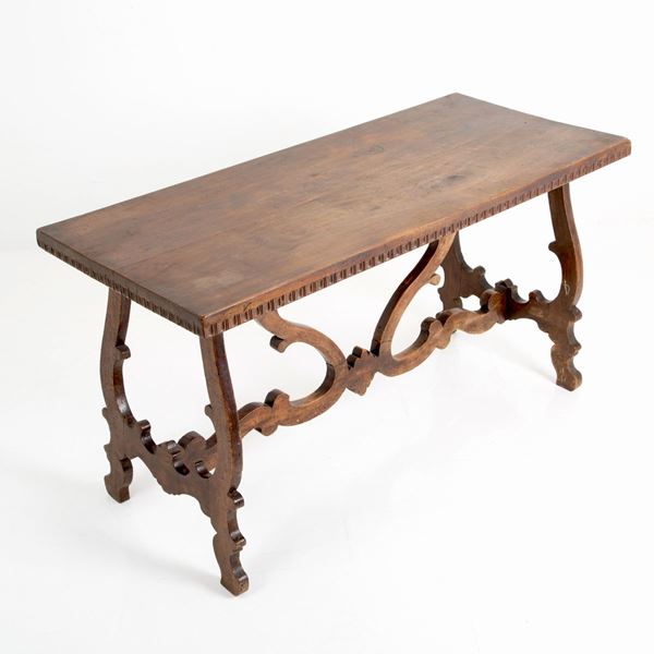 Lyre table