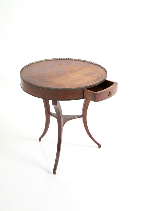 Round coffee table