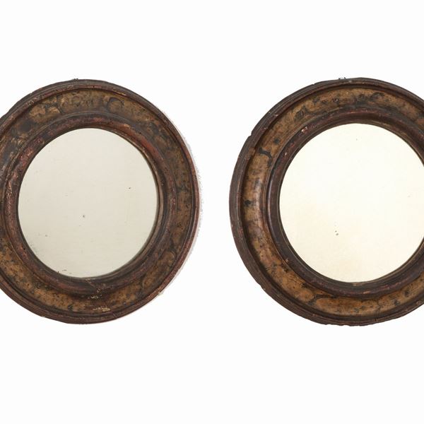 Pair of mirrors