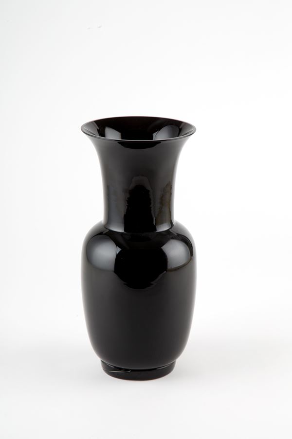 Black opaline vase. VENINI