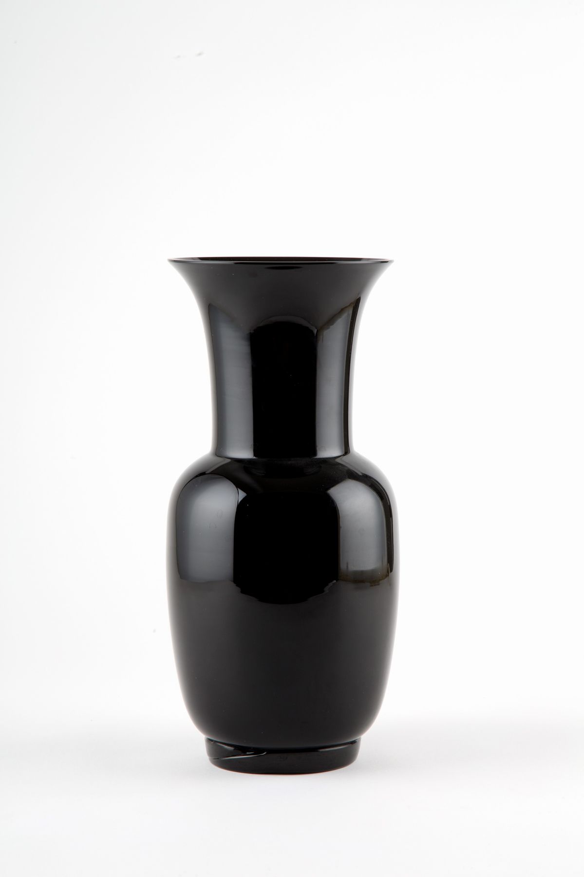 Vaso Opalino Nero. Venini