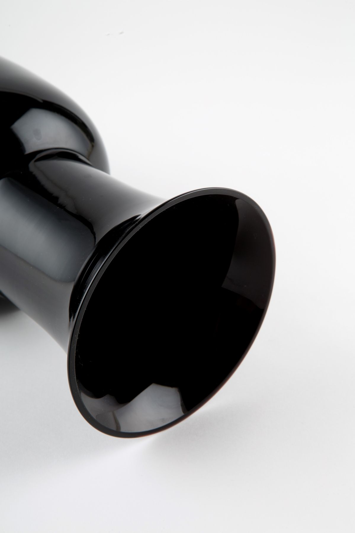 Vaso Opalino Nero. Venini
