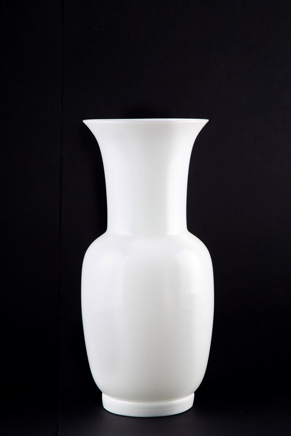White opaline vase. VENINI