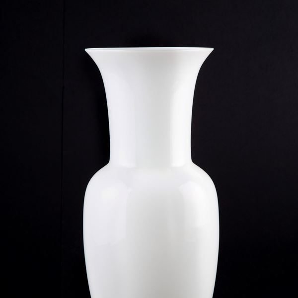 White opaline vase. VENINI