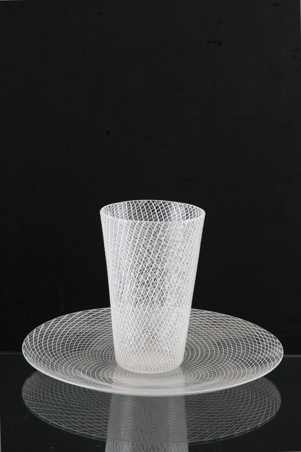 Vase with reticello glass plate