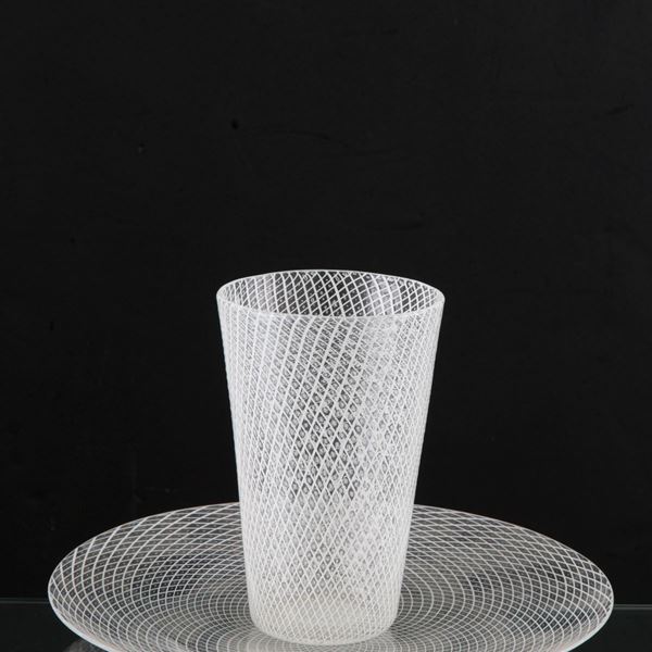 Vaso con piatto in vetro a reticello