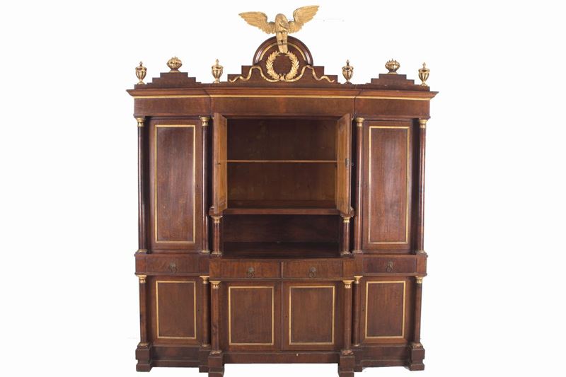 Imponente mobile a doppio corpo