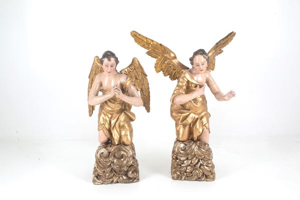 Coppia di sculture "ANGELI GENUFLESSI"