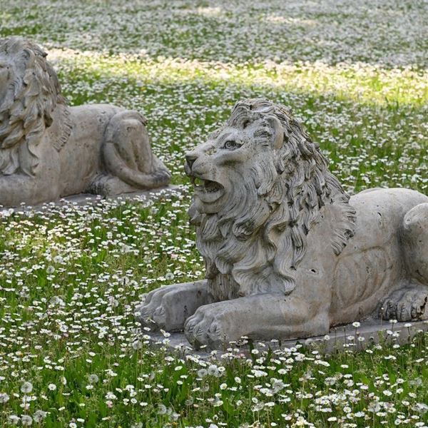 Pair of sculptures "LIONS"