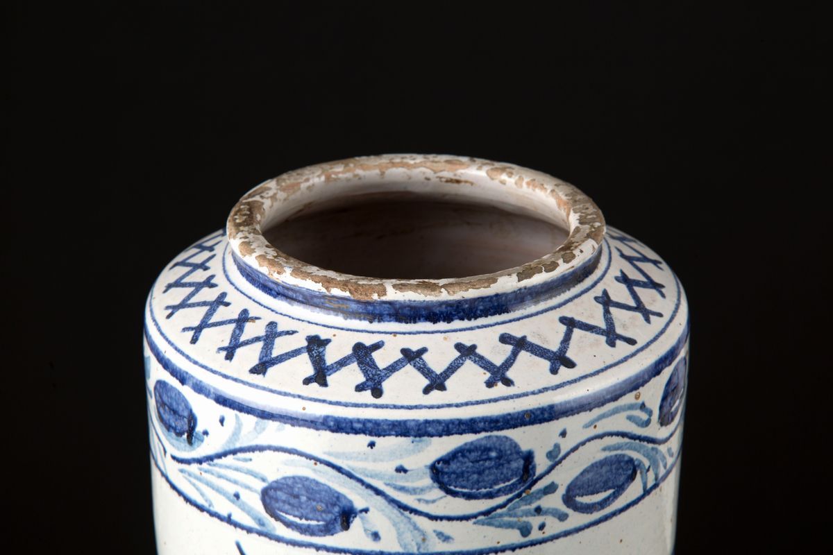 Vaso da farmacia bianco e blu