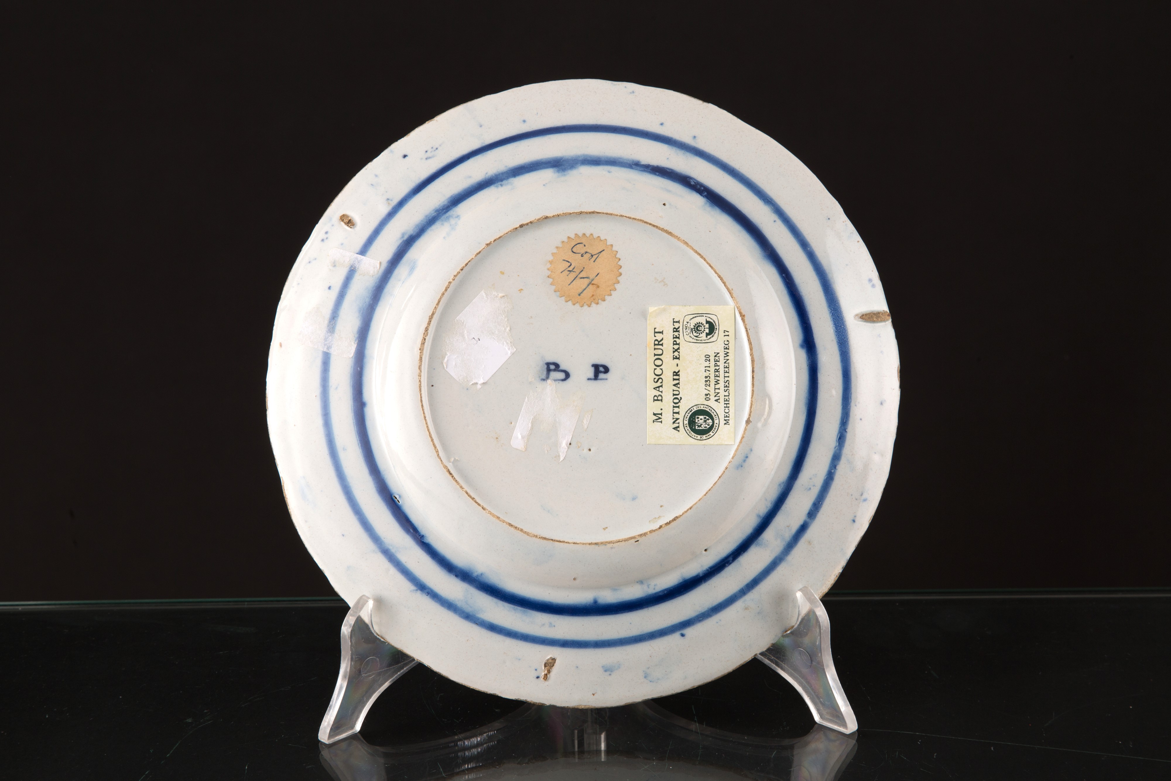 Piatto leggermente polilobato