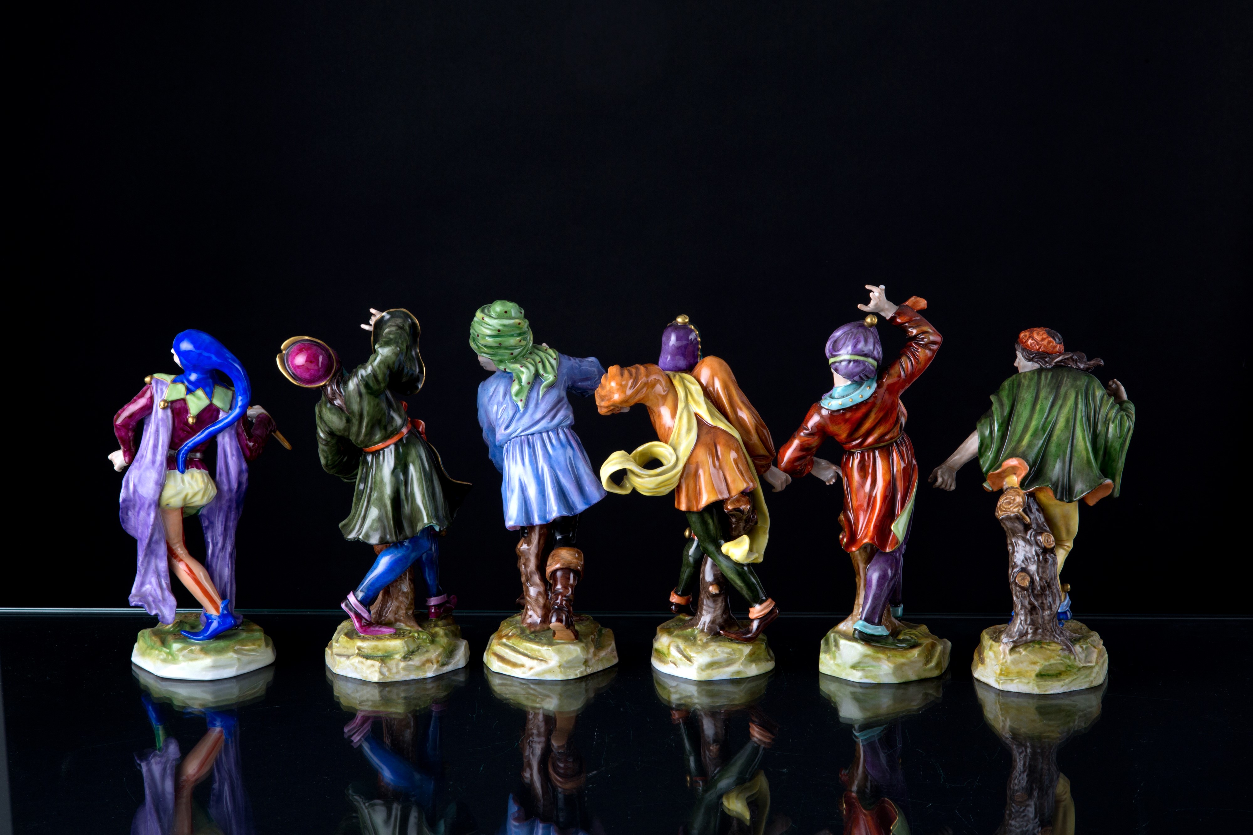 Sei statuette "PERSONAGGI DANZANTI"