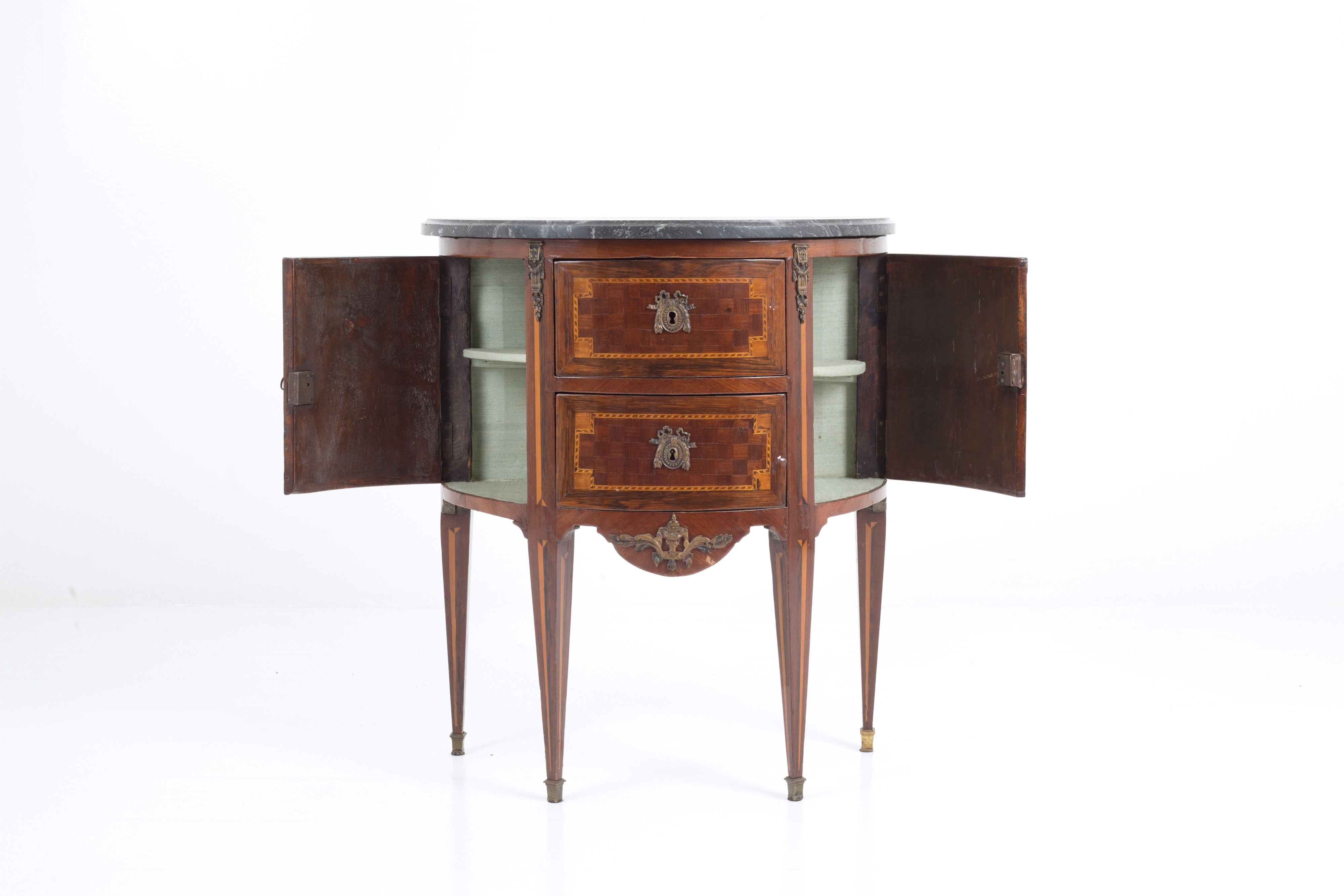 Comodino a mezzaluna