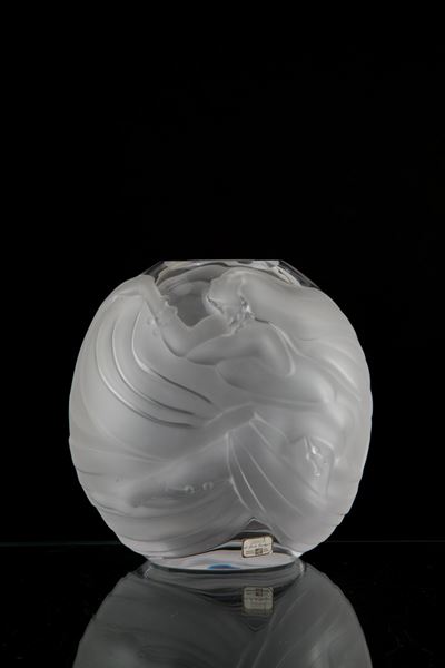 Vaso con Figura Femminile. Cristallerie De Haute Bretagne