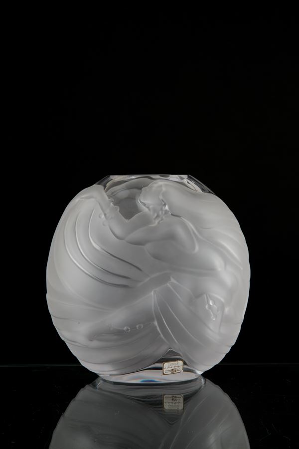 Vaso con figura femminile. CRISTALLERIE DE HAUTE BRETAGNE