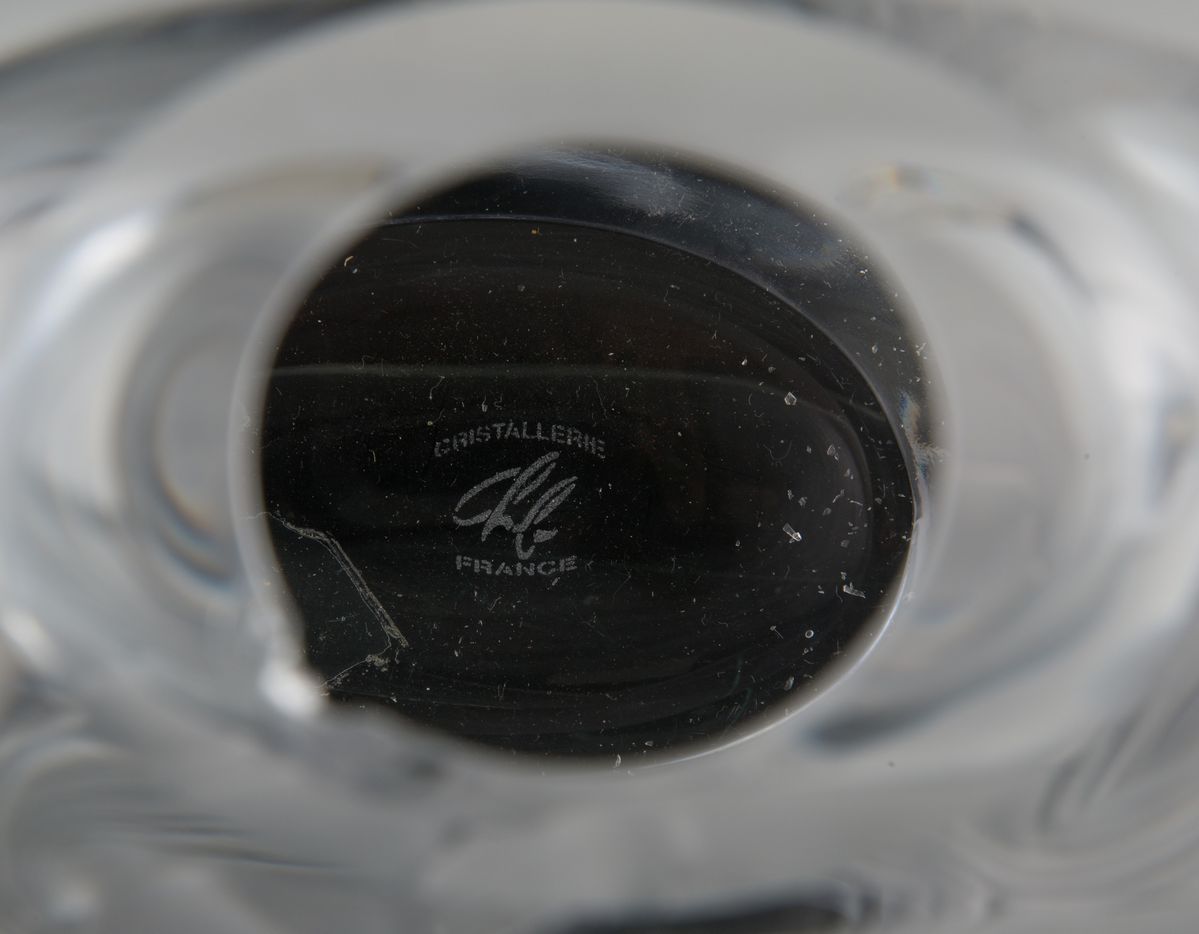 Vaso con Figura Femminile. Cristallerie De Haute Bretagne
