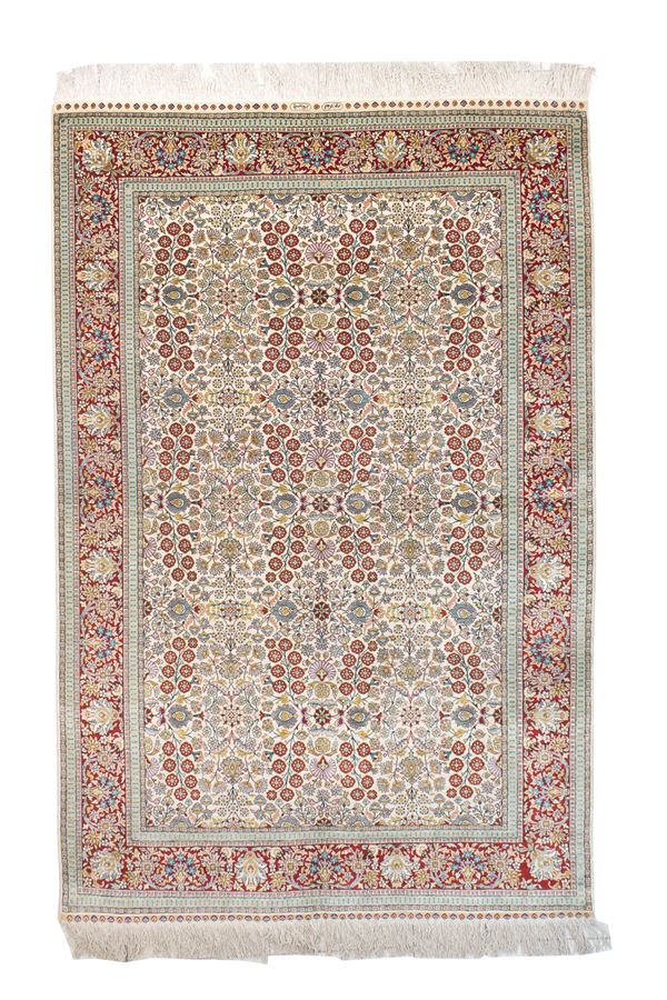 Hereke carpet in silk. Türkiye. Signed