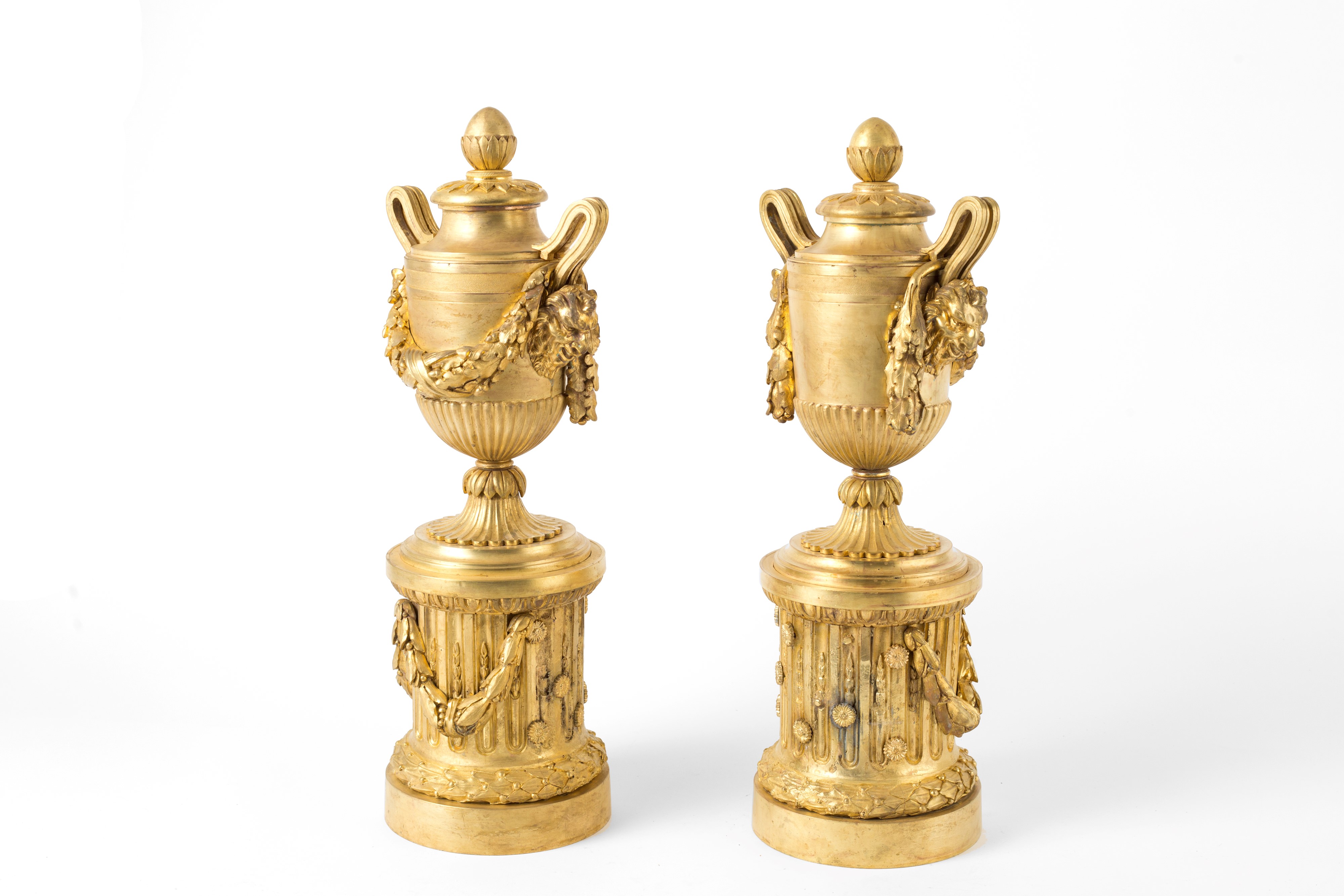 Coppia di vasi in bronzo