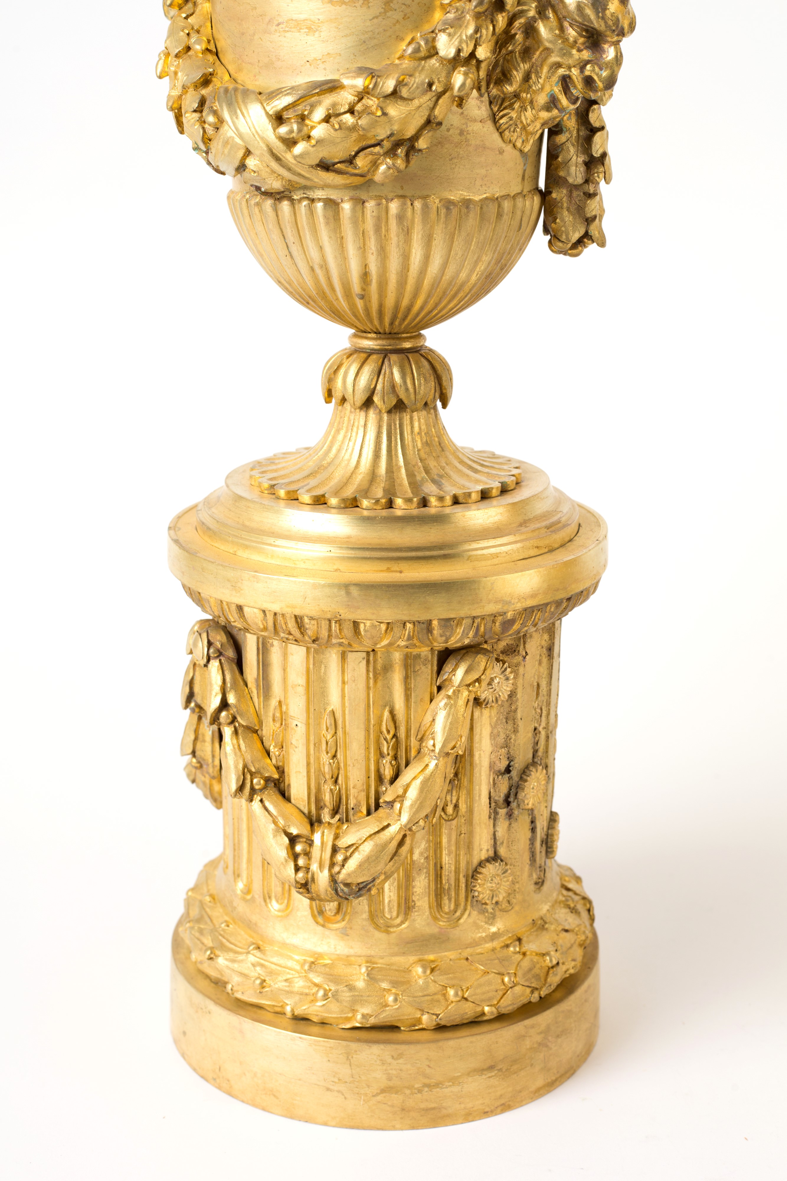 Coppia di vasi in bronzo