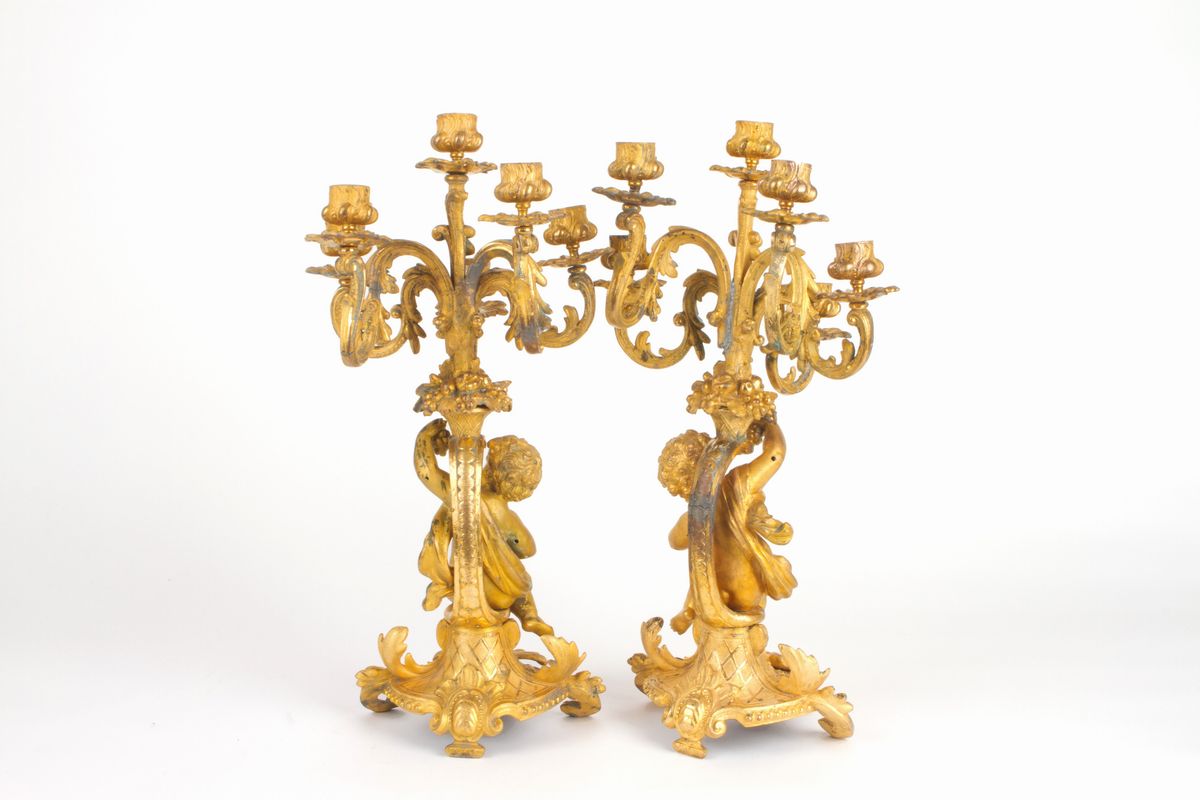 Coppia di candelabri in bronzo