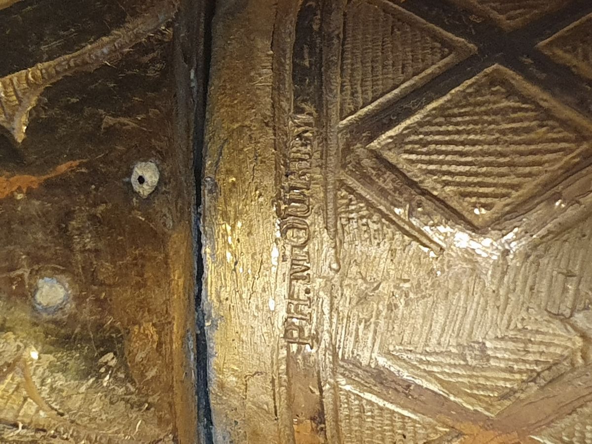 Coppia di candelabri in bronzo