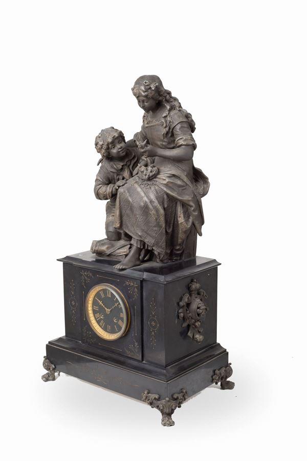Orologio in bronzo con base in marmo