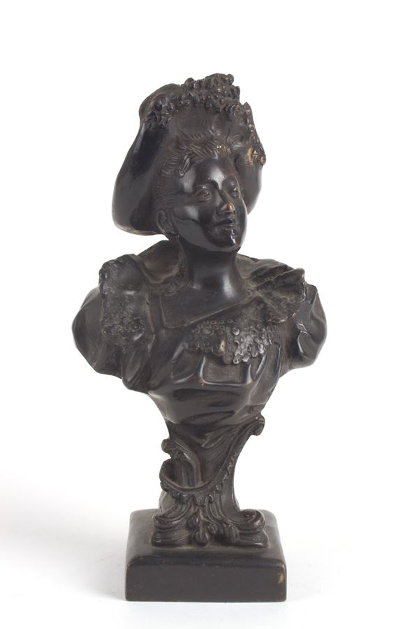 Bronze sculpture "GENTLEWOMAN WITH HAT"