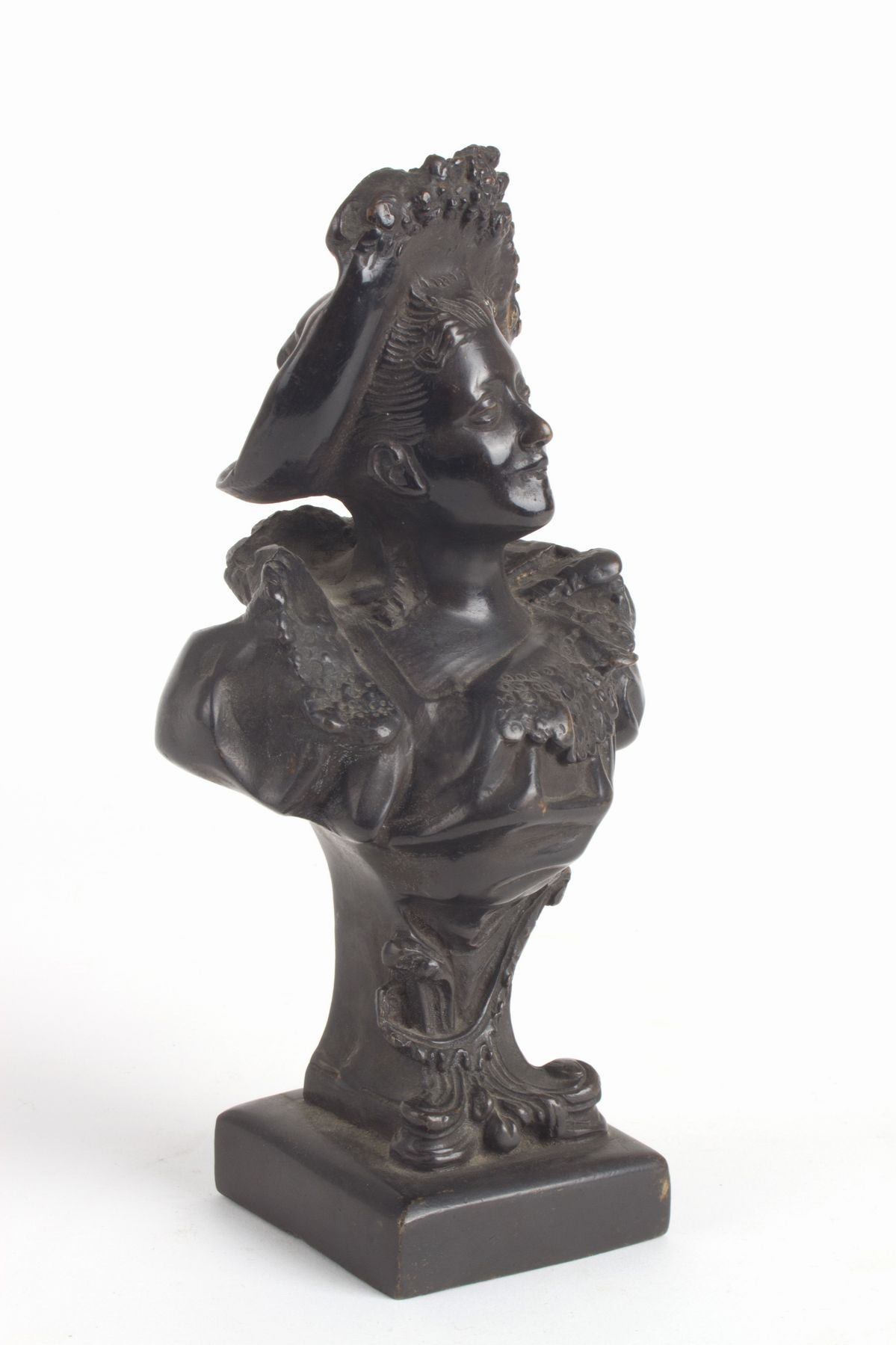 Scultura in Bronzo "gentildonna con Cappello"