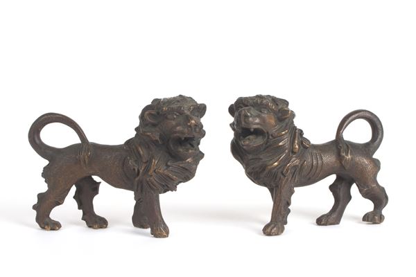 Coppia di sculture "LEONI"