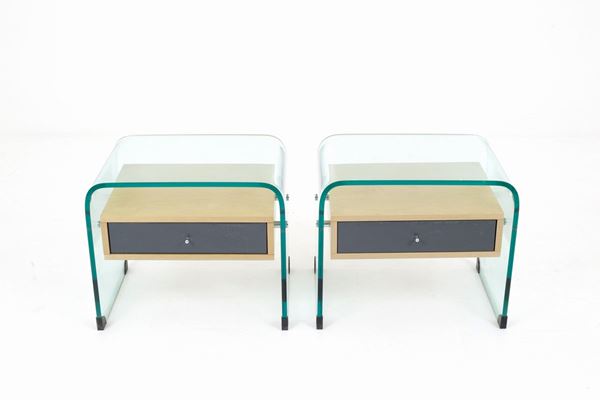 Coppia di comodini in vetro curvato