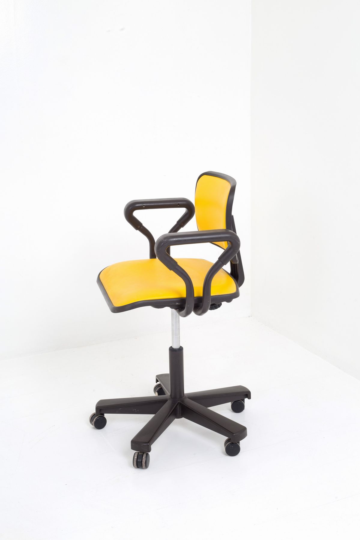 Poltroncina Edys. Olivetti Synthesis