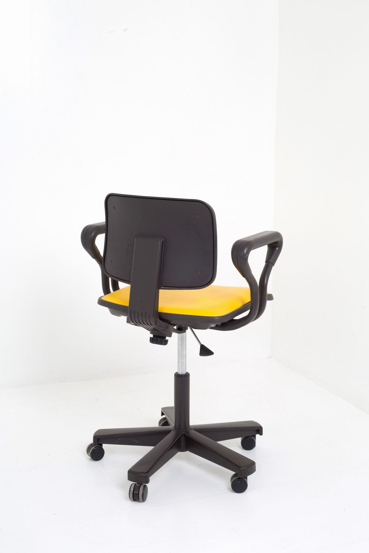 Poltroncina Edys. Olivetti Synthesis