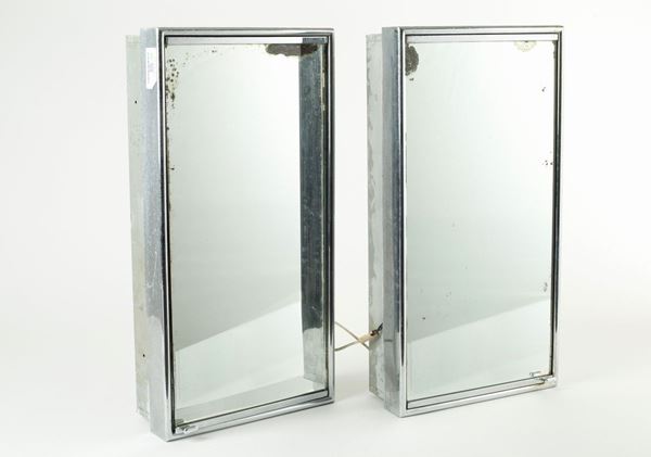 Coppia di mobiletti da incasso per parete bagno. FONTANA ARTE (Attr.)
